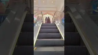 omaxe mall review/ mall in Chandni chowk/ #shorts #viral #omaxemall #chandnichowk #minivlog