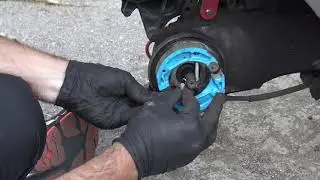 Sostituire le Ganasce freno posteriori di uno scooter