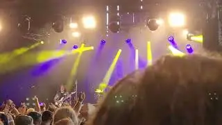 Ronnie Romero spielt den DIO Klassiker 