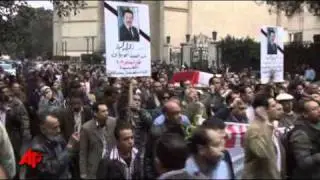 Egypt: More Protests, Gov't Gives Out Pay Raise
