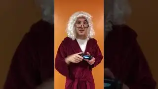 Никогда не отдавай контроллер бабушке-козлику... #шорты