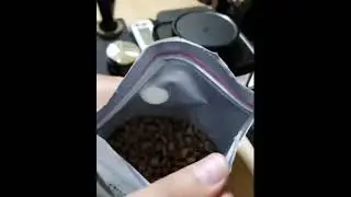 An easy way to keep coffee bean fresh | Ankomn vacuum canister