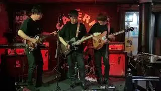The Apples play Cavern Pub in Liverpool