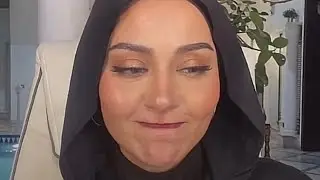 حنان النجاده تتكلم عن فنانه أهانتها ..