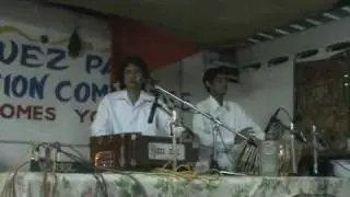 Sri Ajnish Rai sings Sai Baba Geet Sudha at Aranguez under the peepul tree, Trinidad