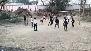 Mere gao me vollyball match purwa Hari or kharak pur ke bich #volleyball #volleyballmatch