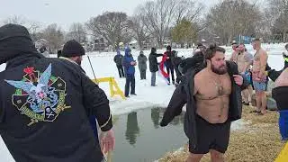 Plivanje za časni krst Jan.2026 Muskego jezero nadomak grada Milwaukee-Wisconsin-USA