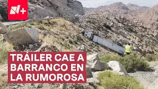Tr&aacute;iler sufre volcadura y cae a barranco en la carretera la Rumorosa - N+