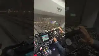 Recep Tayyip Erdoğan Gaziray'ın makinist koltuğuna ge&ccedil;erek banliyo trenini kullandı.