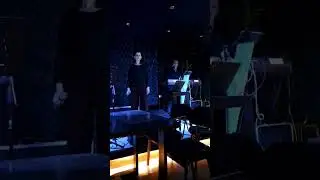 Το τρένο φεύγει στις οκτώ
