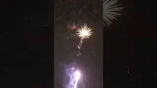 Безумный взрыв 💥#fireworks #newyear22 #shorts