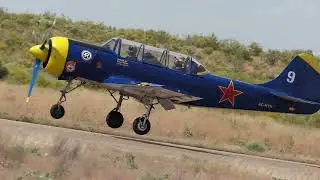 Aviones Yak52 aterrizan en Casarrubios