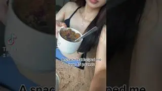 Oatmeal with berries; ground cinnamon!