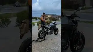 mt07 akrapovic titanium w/o db killer (start up + revs)