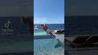А4 падает в бассейн!