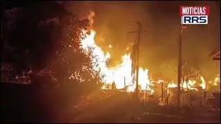 Incendio consume a cenizas un negocio de maderas en Sabana Grande 