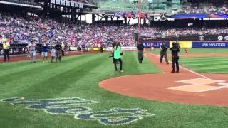 Carter, Shaun, Jarrett and Dylan took the field at the mets game today