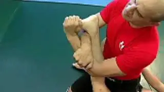 Черный пояс по бразильскому джиу-джитсу - Смешанные боевые искусства - Самбо: выход из захвата ноги