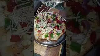 Aaj Maine banai bread Pizza kaise banta hai chalo bata deti hun