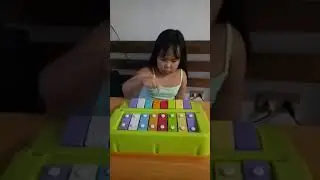 Twinkle Twinkle Litter Star in toy Piano :)