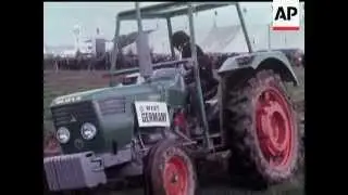 WORLD PLOUGHING - NEWS IN COLOUR