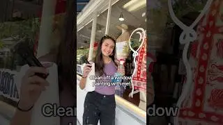 Check out how I clean off my window paintings! #art #mural #shorts #windowpainting