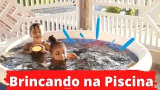 Brincando na piscina com minha irmã - Part 2