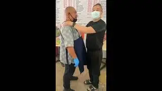 While having lunch at restaurant, Master Chris Leong was spotted and approached for consult tit tar.