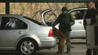 Can US border agents lawfully search you? - BBC News