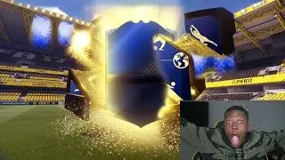 OMG WALKOUT IN A TOTY PACK !! (FIFA 17 TOTY PACK OPENING )