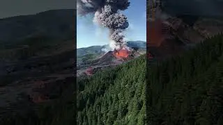 Gunung Meletus Erupsi Muntahkan Lahar Panas Rusak Hutan #gunungmeletus #volcano #erupsigunungberapi