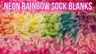 Dyepot Weekly #308 - Dyeing a Neon Rainbow Speckled Sock Blank!