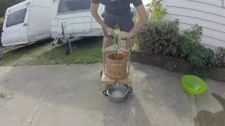 Making grape juice with new press