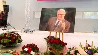 French former Socialist premier Pierre Mauroy honoured