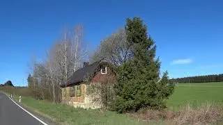 Lost Place / Verlassenes Hexenhäuschen an der Landstraße