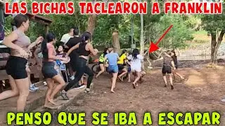 Josselin hizo bajado a Franklin para quitarle los zapatos.  Las bichas están luchando. Parte 27