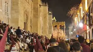 Buen Fin recibiendo una petalá al son de 'Rocío' - Semana Santa Córdoba 2025