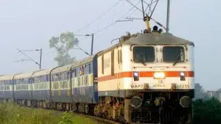 14086 Sirsa express with Sudden Attack 12043 New delhi - Moga Shatabdi Escpe heart fail 😹 🤯