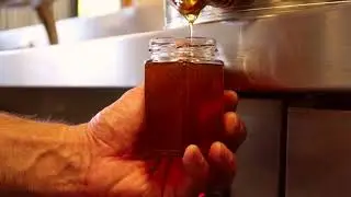 Extracting Honey - Part 3 - Filling honey jars from a Settling Tank