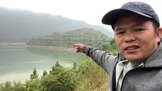 長江邊廢棄的學校，教室裡居然有廚房，老師一遍上課一遍給學生煮飯