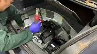 Replace the battery in Audi A6 C7 3.0T (2012&ndash;2018)