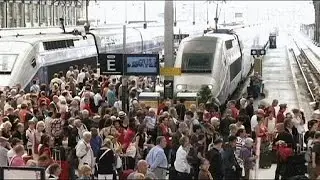 More transport chaos in France in standoff over labour reforms