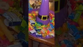 Candy bowl fill up 🍬🍭🍫🎃#fypシ #trending #Halloween #explorepage #trending