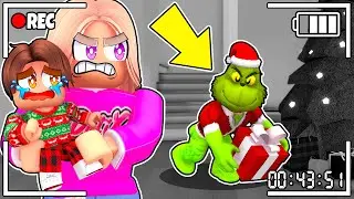 PRZYŁAPAŁAM GO NA UKRYTEJ KAMERZE W NASZYM DOMU! 😡 GRINCH UKRADŁ PREZENTY PIĘCIORACZKOM...