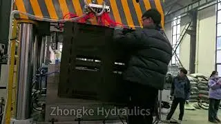 Revealing Our Durable Plastic Pallet! #hydraulic #machine #PlasticPallets #quality  #zhongke #new