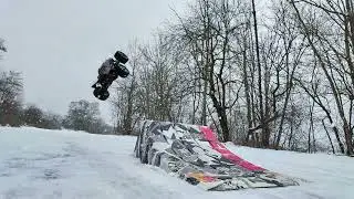 Rampen-Spa&szlig; mit Kronos und Traxxas Sledge im Schnee :-) 