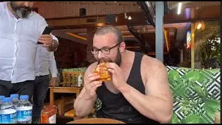 TUNA TAVUŞ PİZZA YİYEREK İŞLETMEYİ BATIRIYOR