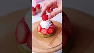 Matcha Strawberry Cake 🍓