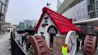 Mulino Bianco in piazza Gae Aulenti a Milano: la costruzione in timelapse