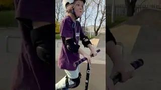 First bar spin in the scooter today 🛴💯. #Scooter #ScooterBoy #BarSpin #SkatePark #ScooterTricks ￼